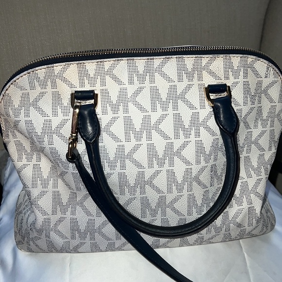 Michael Kors MK Cindy LG Dome Crossbody | Color: Navy Blue & White - Picture 3 of 9